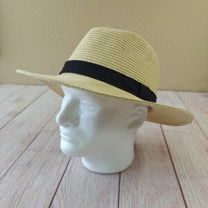 Cream Panama style foldable straw hat with black band